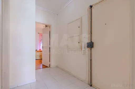 Esik - T2 Apartment with Varied Views in Odivelas