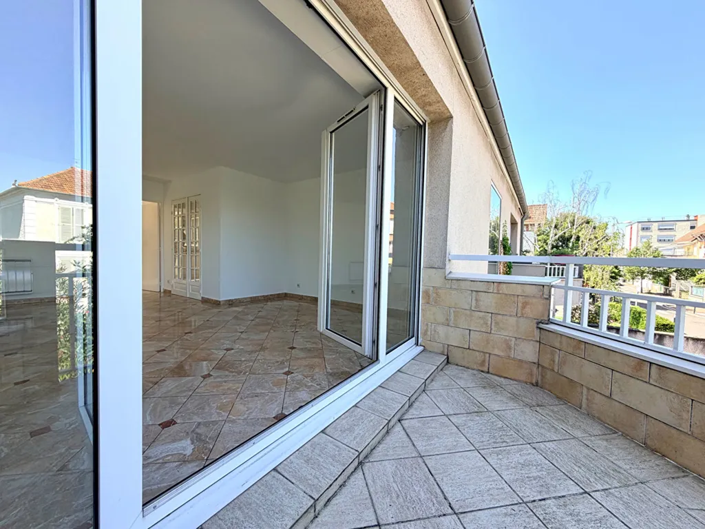Rõdu - Duplex Flat with Balcony in Nanterre