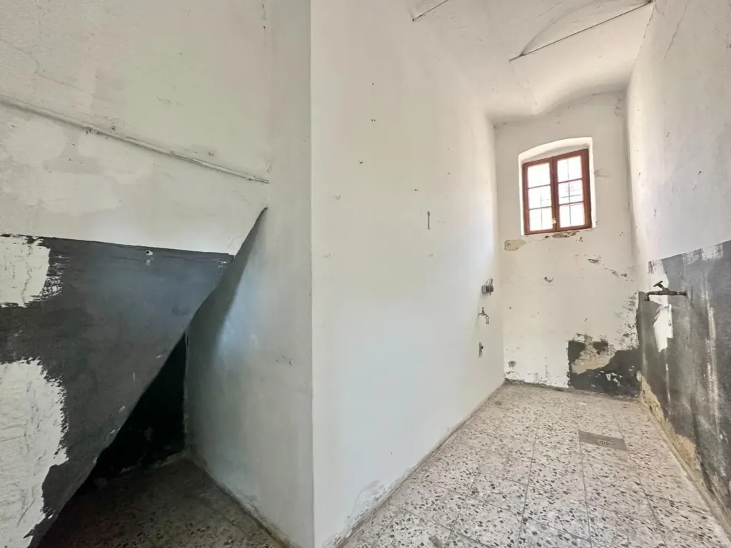 Rooms - Renovatable Farmhouse in Niederabsdorf