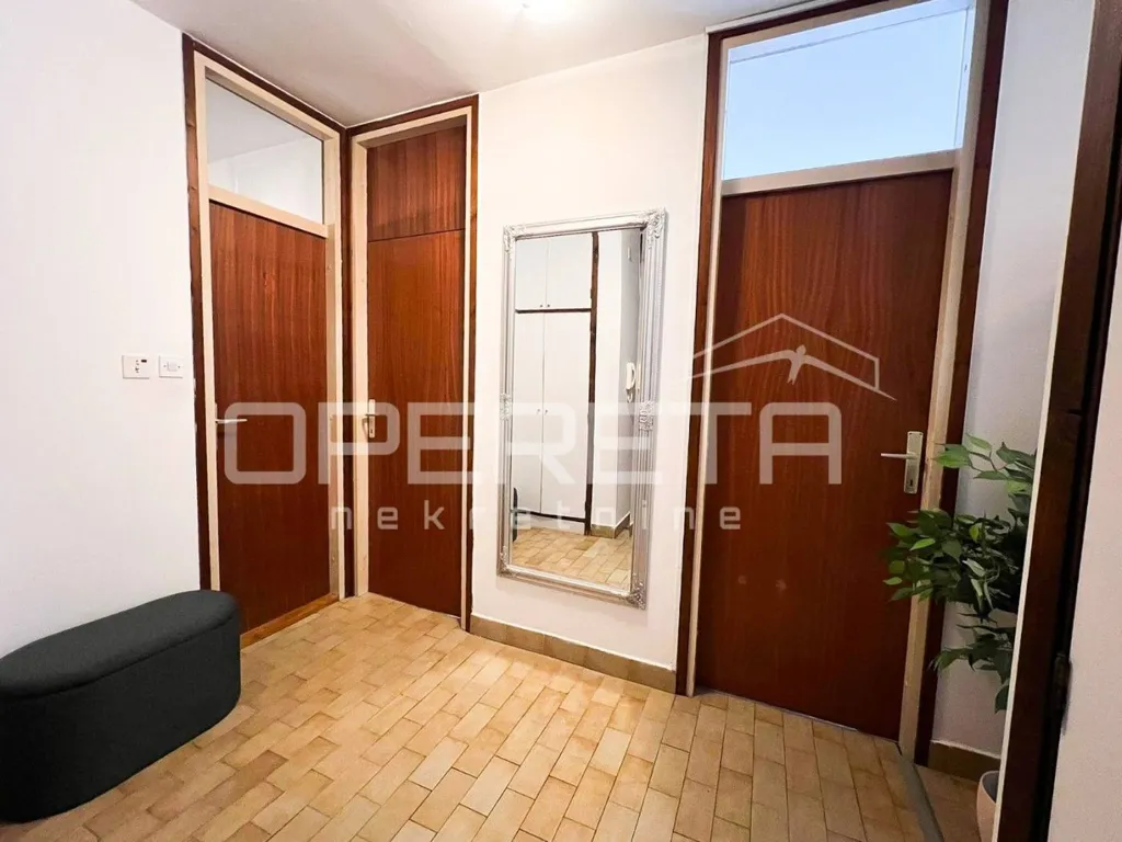 Hallway - Apartment with Balcony in Staro Brestje, Zagreb