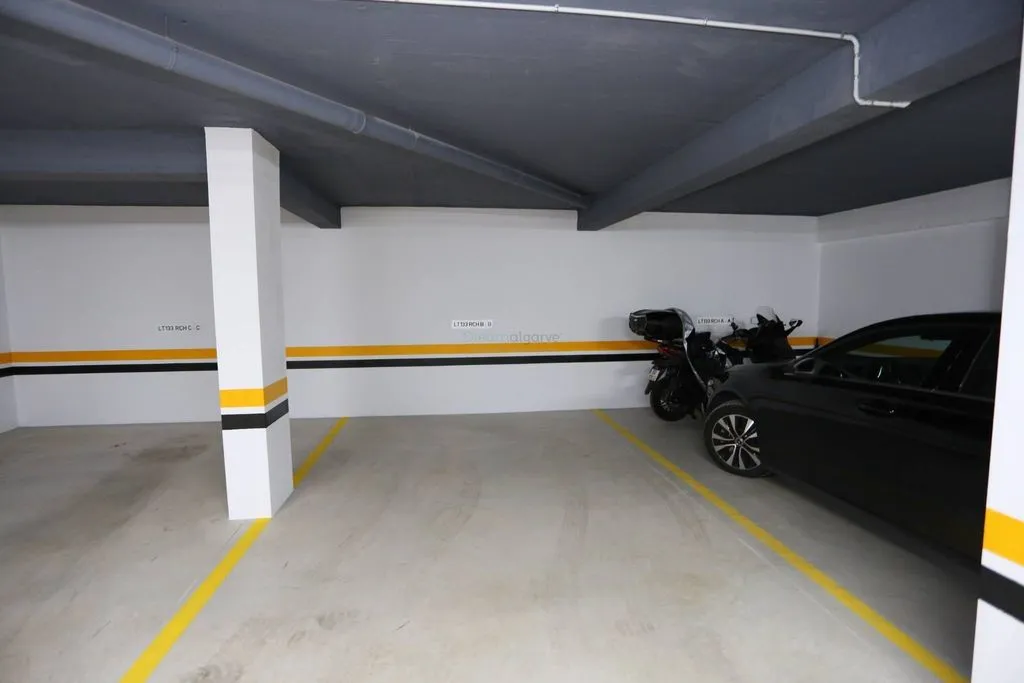 Garaaž - Luxury Flat with Communal Pool in Lagos
