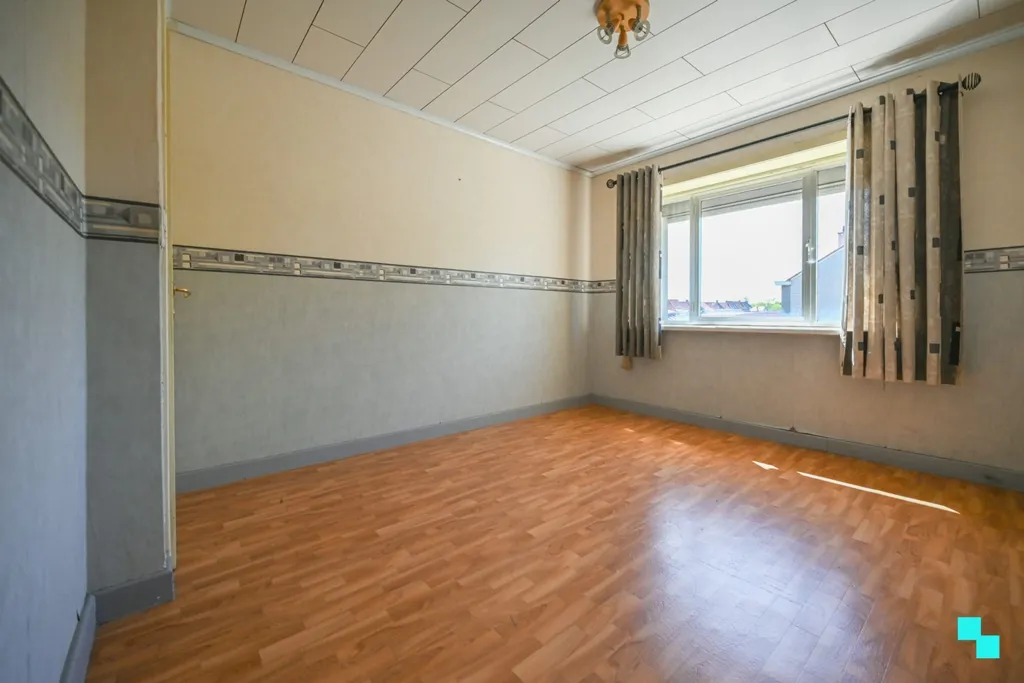 Stanze - Corner House to Renovate in Izegem