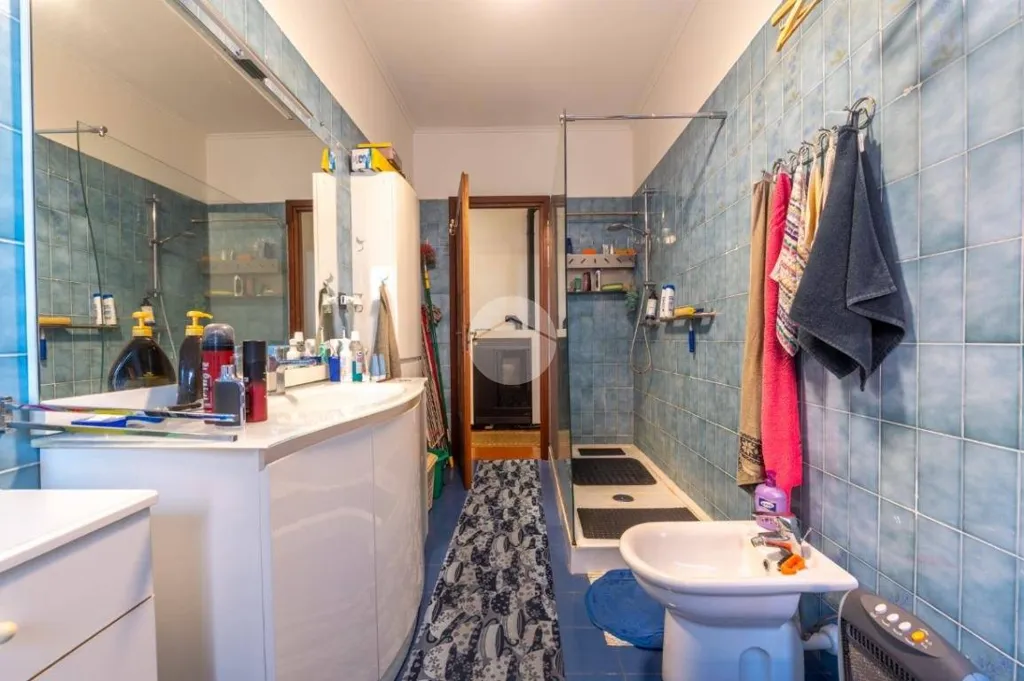 Salles de bain - Penthouse with Balcony in Narzole