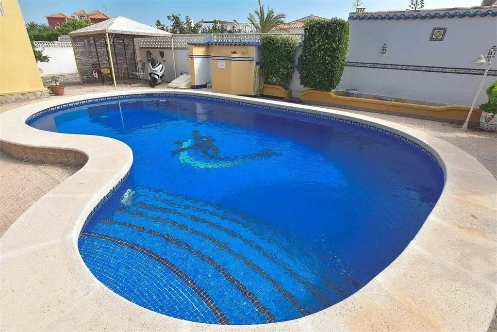 Bassein - Detached Villa with Pool in Torrevieja