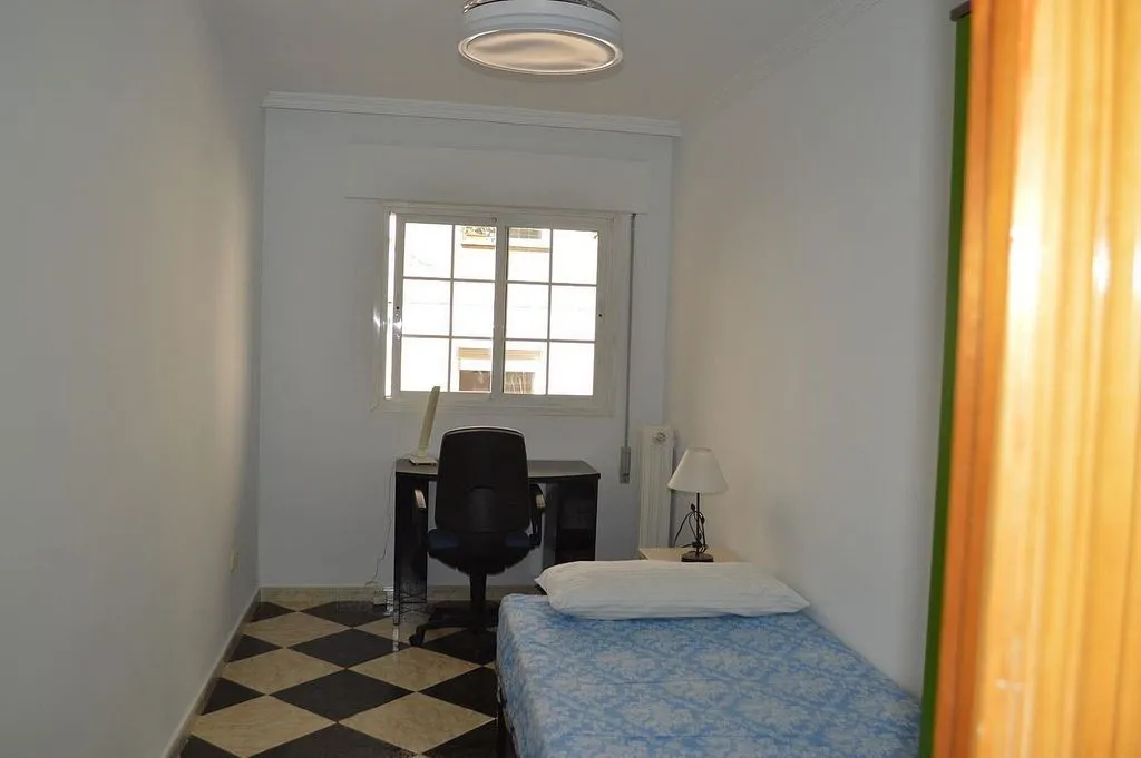 Magamistoad - Amueblated Flat with Balcony in Granada