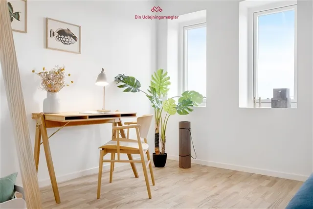 Office - Apartment with West-Facing Terrace in Aalborg
