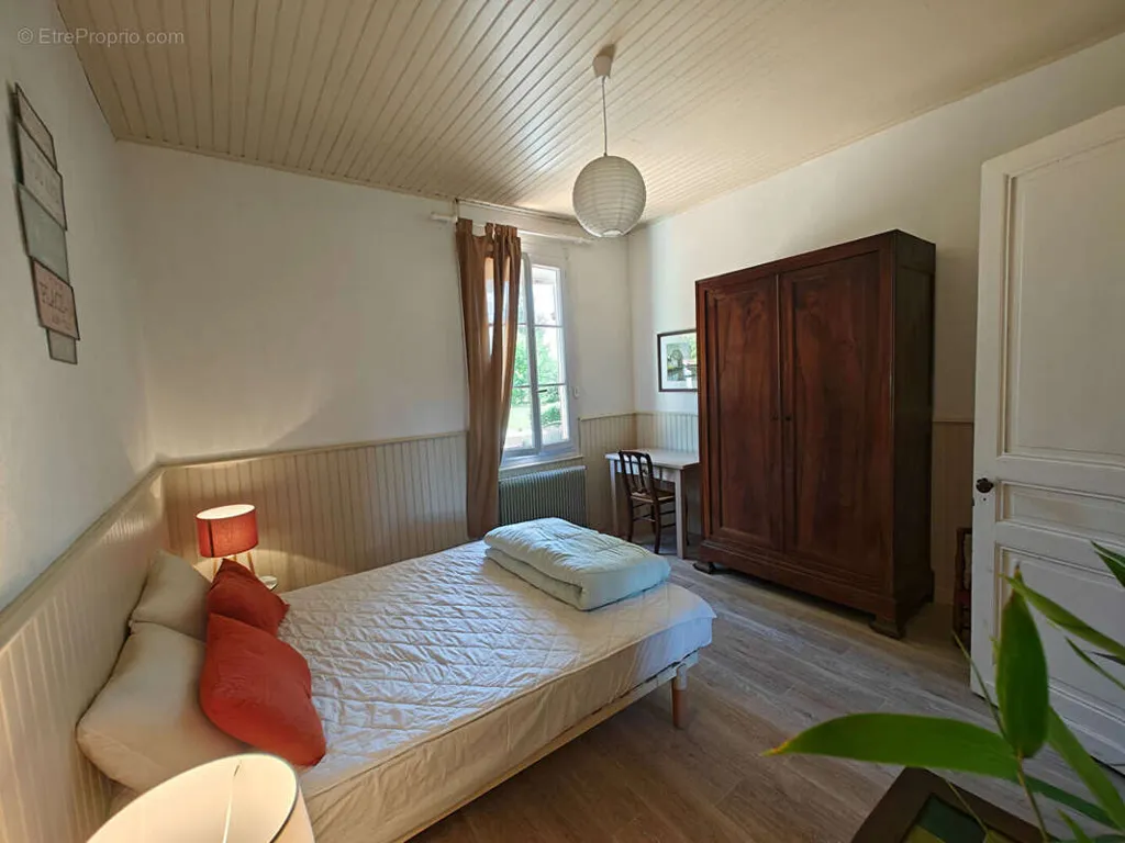 Chambres - Maison de Caractère avec Piscine dans un Quartier Calme à Lugos