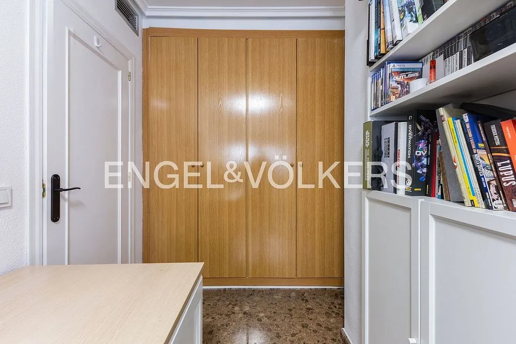 Bureau - Duplex with Balcony in Sant Isidre