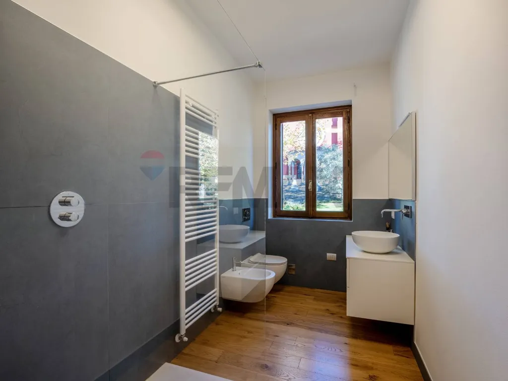 Salles de bain - Modern Penthouse with Lake View in Verbania