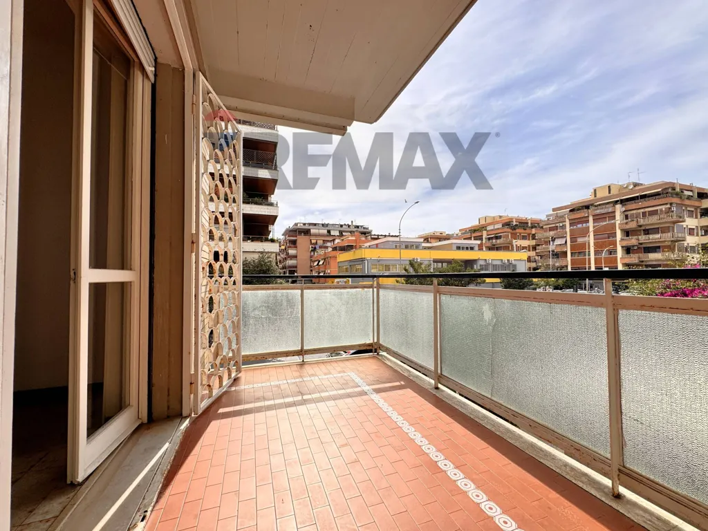 Balcone - Spacious Apartment with Parking in Ostia Ponente