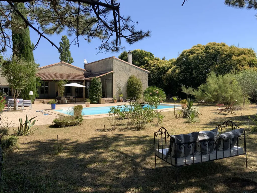 Piscine - Maison avec Piscine et Vue Jardin à Uzès