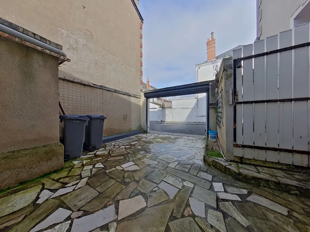 Aed - Town House with Development Potential in Prébendes
