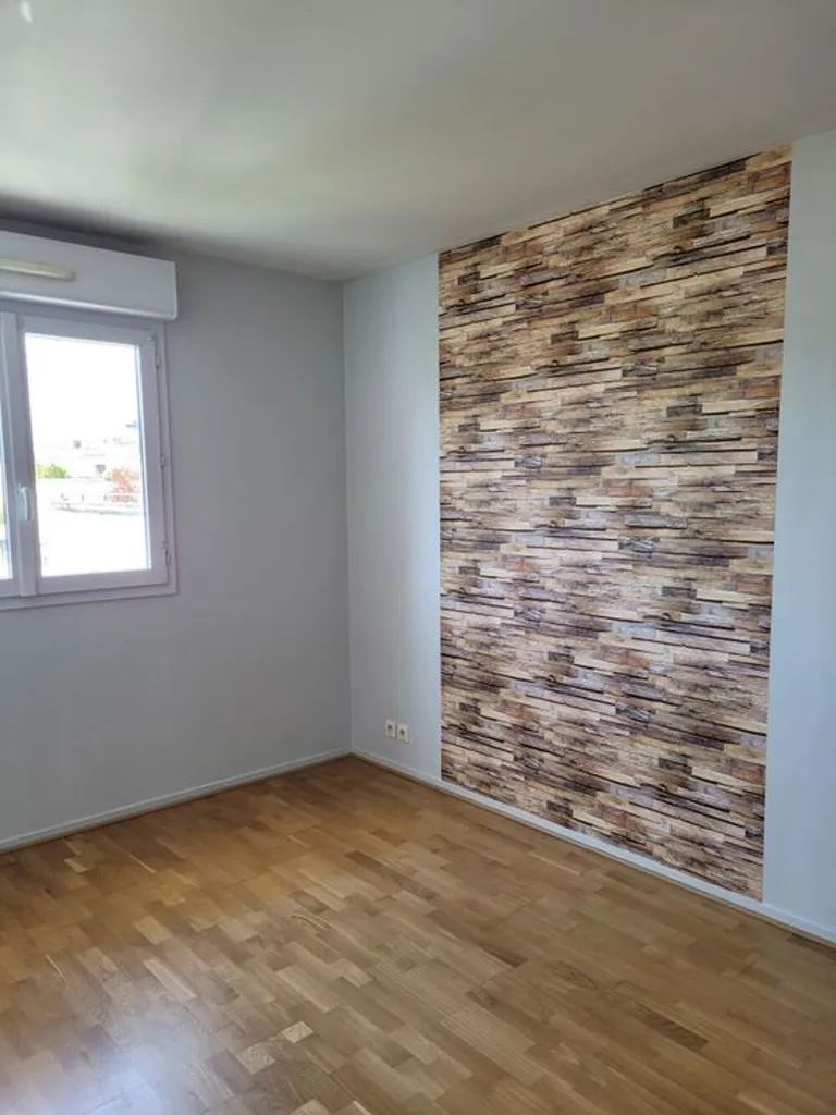 Pièces - Appartement 3 Pièces avec Balcon à Châtillon