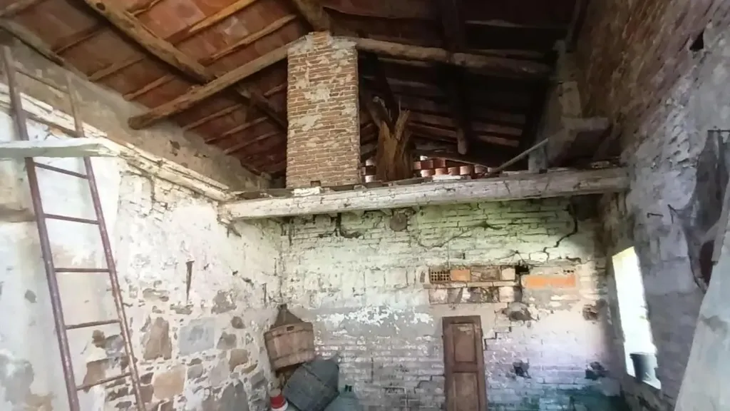 Pièces - Cascina for Renovation with Garden near Lucca