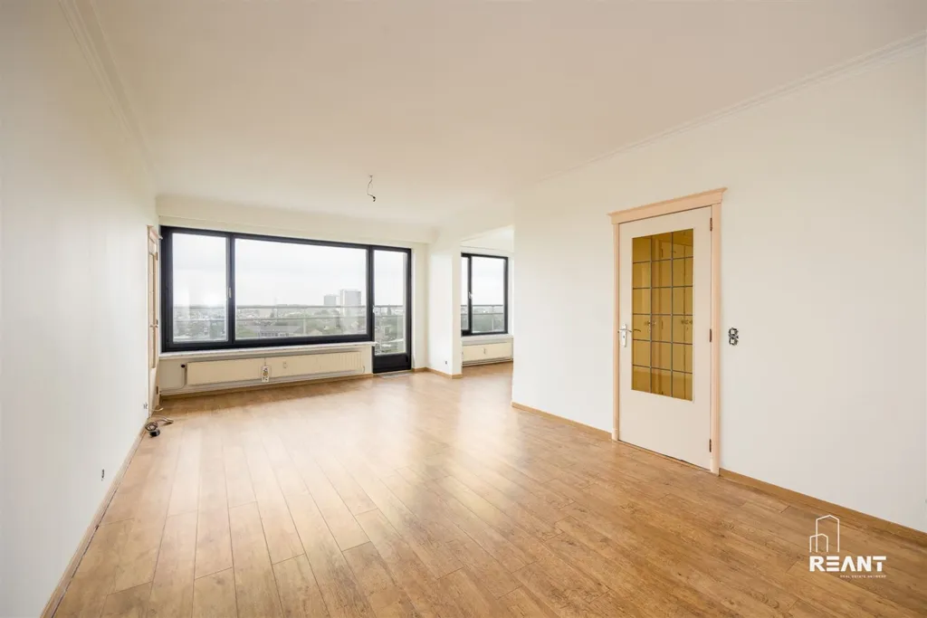 Appartement avec Terrasse sur la 12ème Étage à Centre-Ville