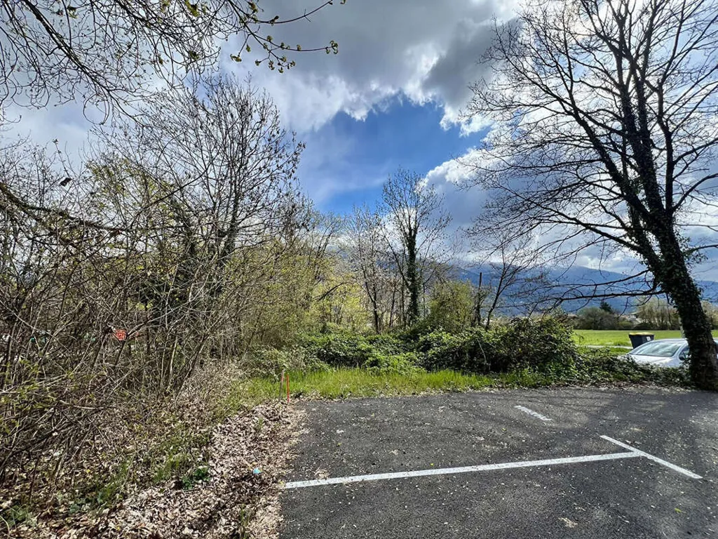 Jardin - Terrain Constructible en Zone Ub à Gilly-sur-Isère