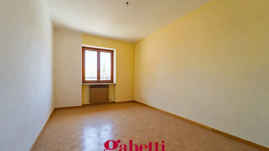 Toad - First-Floor Flat with Two Balconies in Cavallermaggiore