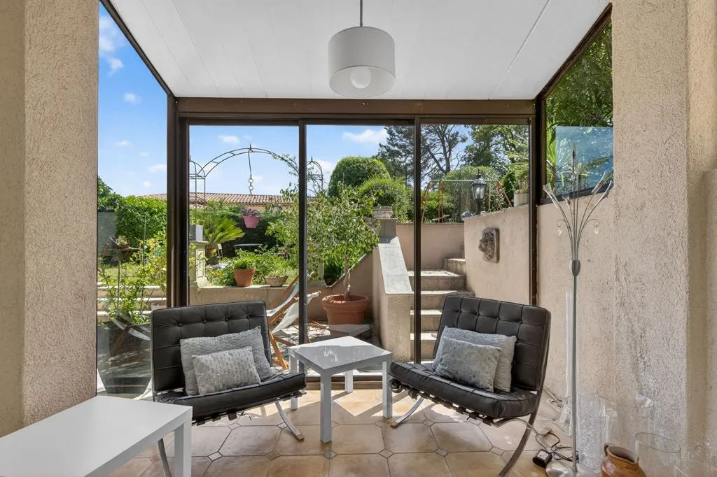 Terrasse - Villa Luxueuse avec Piscine à Peymeinade
