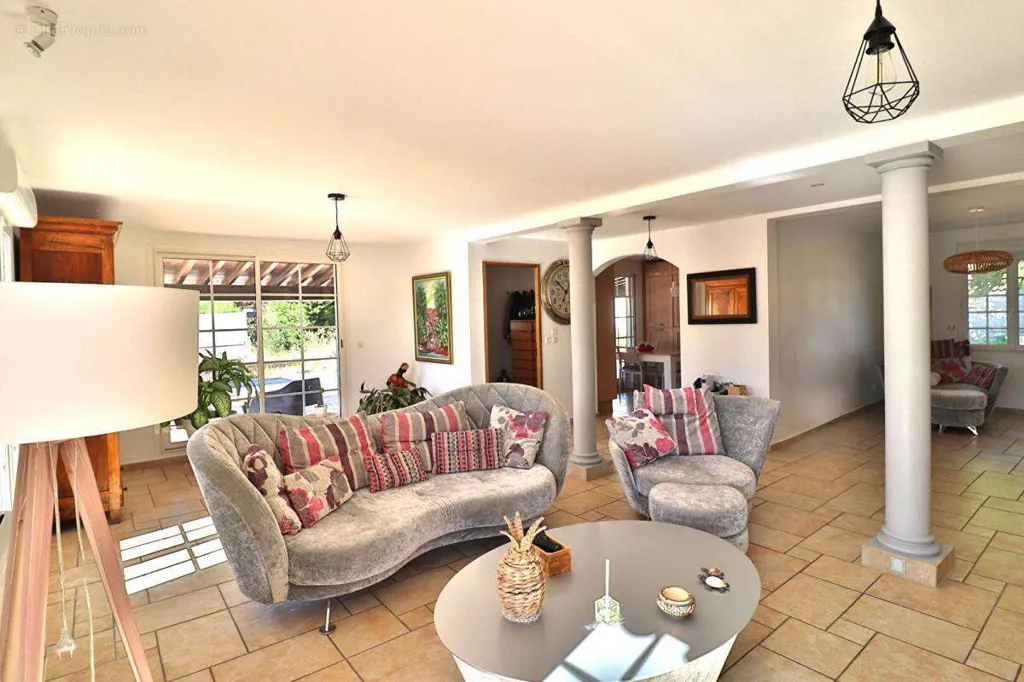 Elutuba - Villa with Pool and Dependence in Pia