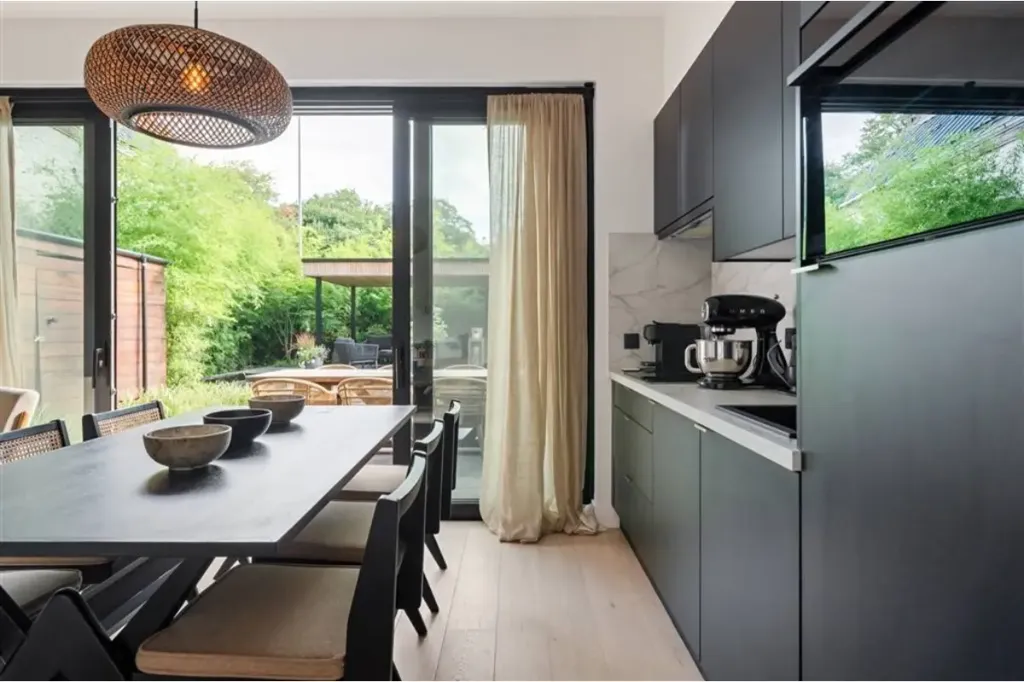 Söögituba - Apartment with Terraced Garden in Mortsel