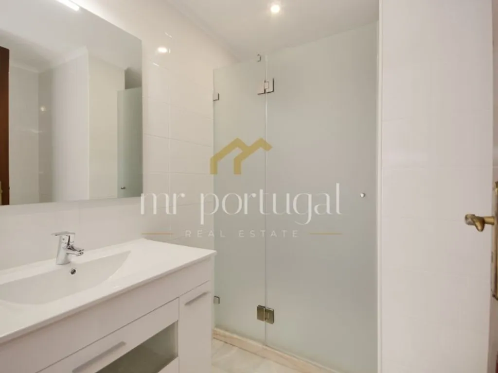 Salles de bain - Luxury Flat with River Views in Restelo, Lisbon