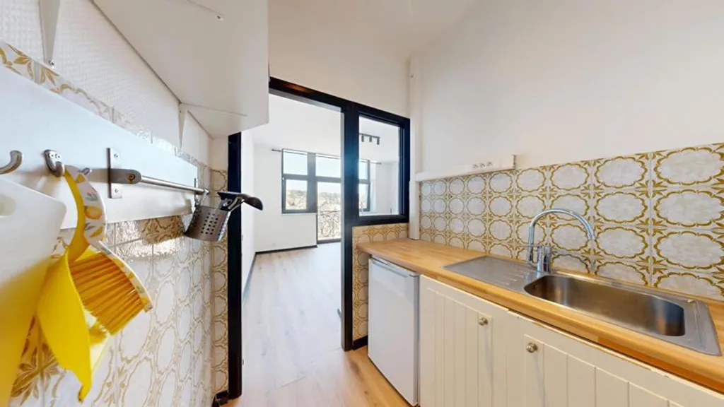 Cucina - Bright Studio with City View in Liège