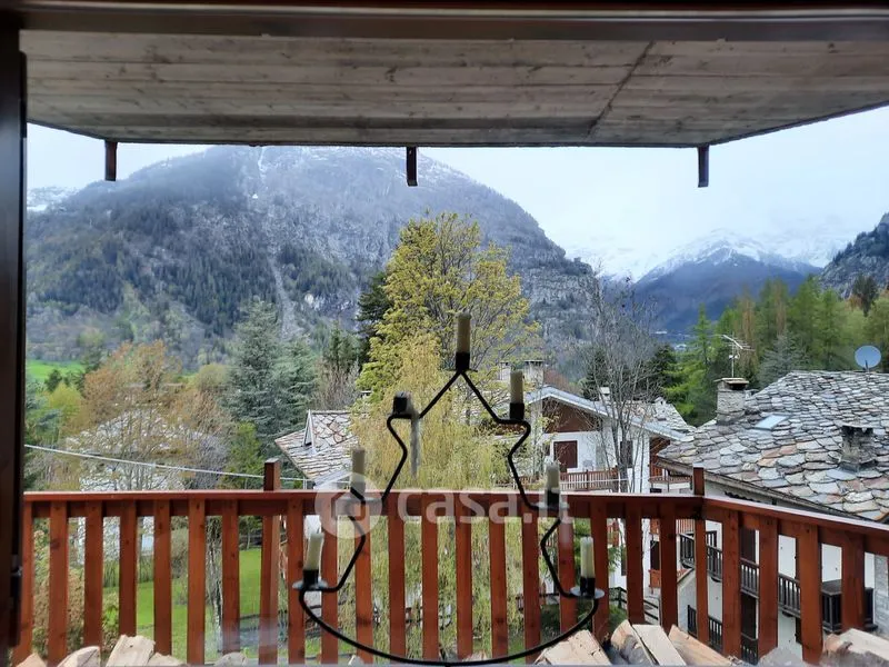 Rõdu - Panoramic Apartment with Balcony in Courmayeur