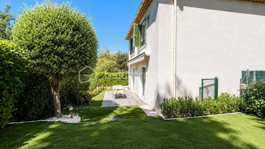 Jardin - Maison Récemment Construite avec Jardin au Sud à Grasse