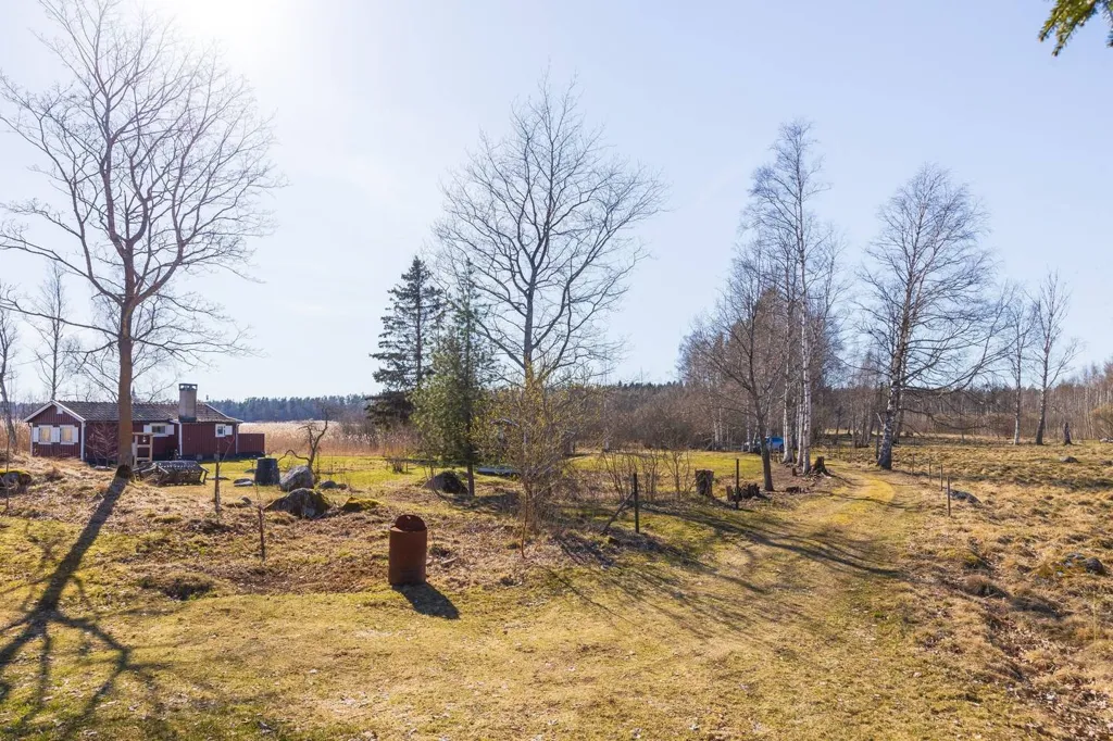 Garden - Cottage with Private Beachfront near Gävle