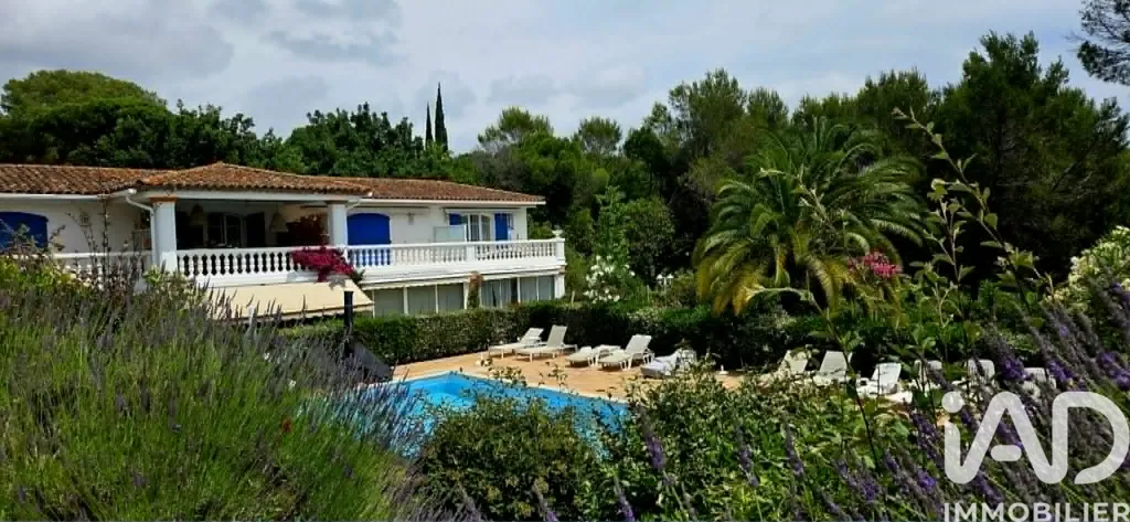 Bassein - Renovated 2-Bed Apartment with Pool in Saint-Raphaël