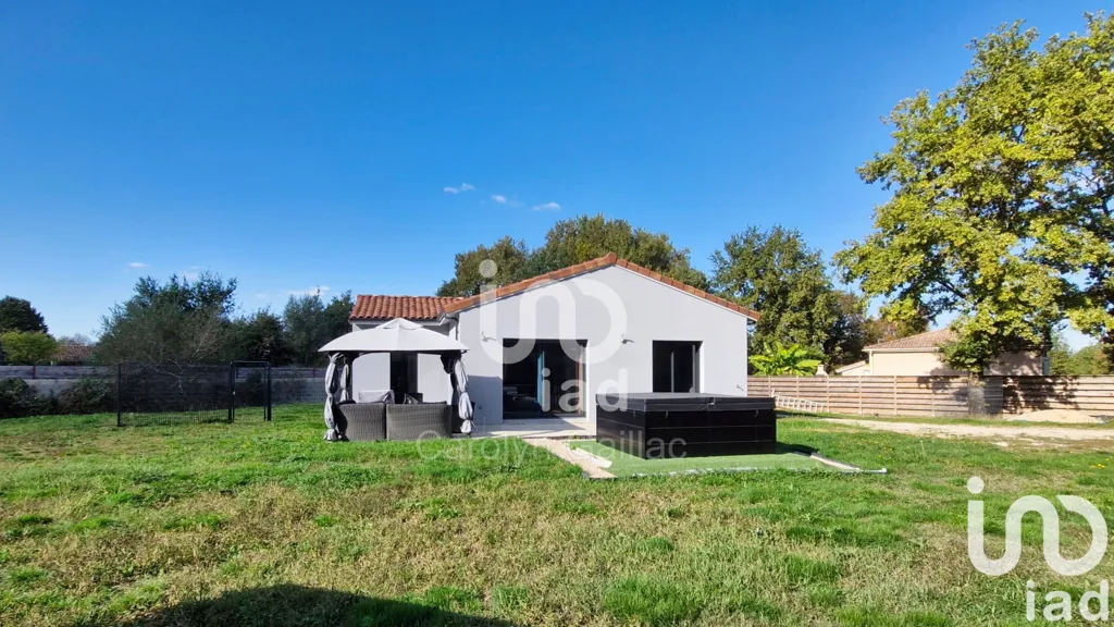 Jardin - Maison contemporaine avec terrasse à Saint-Étienne-de-Tulmont