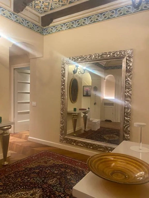 Esik - Luxury Flat with Private Entrance in Piacenza
