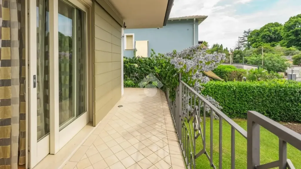 Rõdu - Villa with Pool near Lake Garda