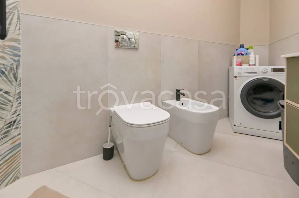 Salles de bain - Ground Floor Apartment with Balcony in Pino Torinese