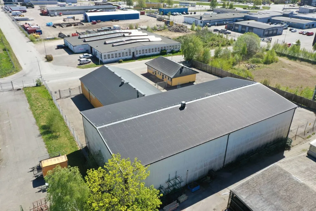Õhuvaade - Industrial Property with Large Hall in Central Hörby