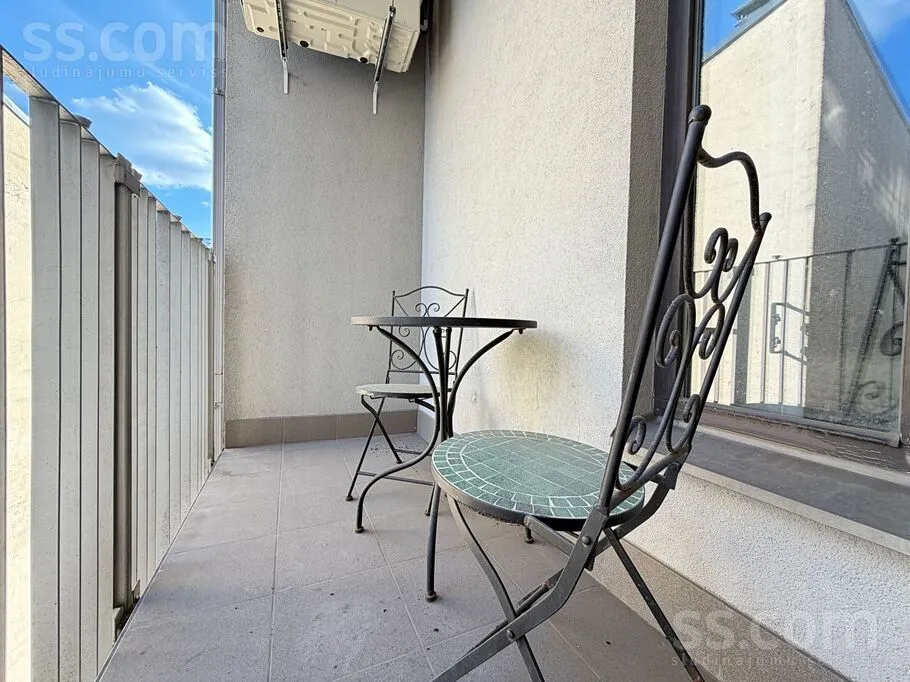 Balcon - Luxury 4-Bedroom Apartment with Balcony in Riga Centre