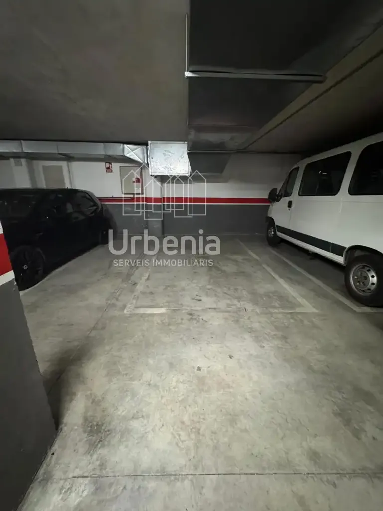 Garage - Large Parking Space in Mataró
