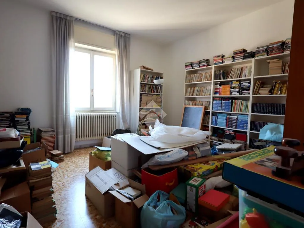 Bureau - Trilocale with Balcony in Borgosatollo