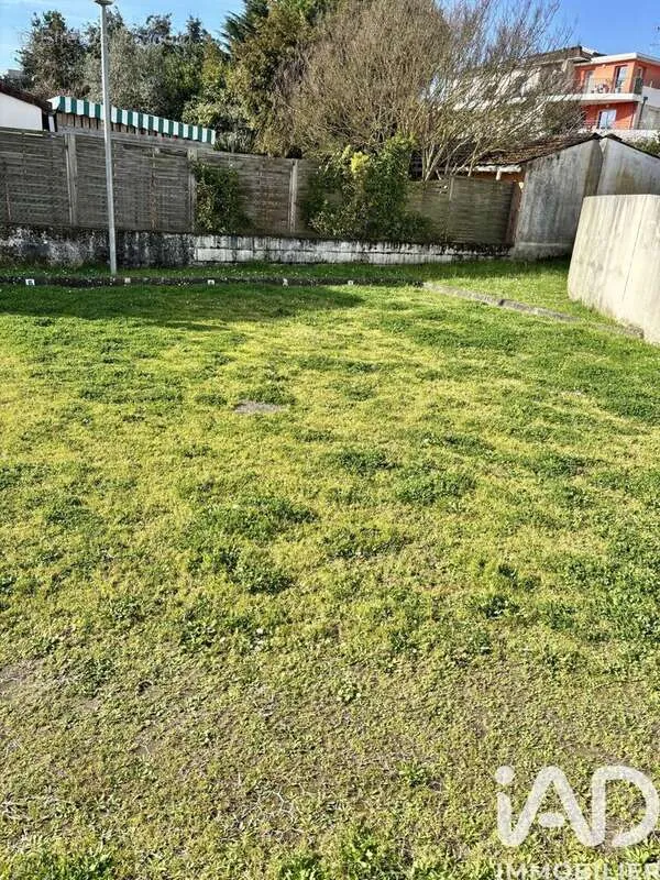 Garden - Parking Space in Secure Residence, Royan