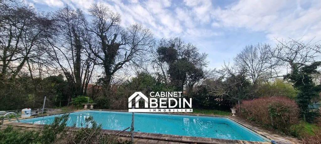 Piscine - Maison avec Piscine et Garage à Martillac