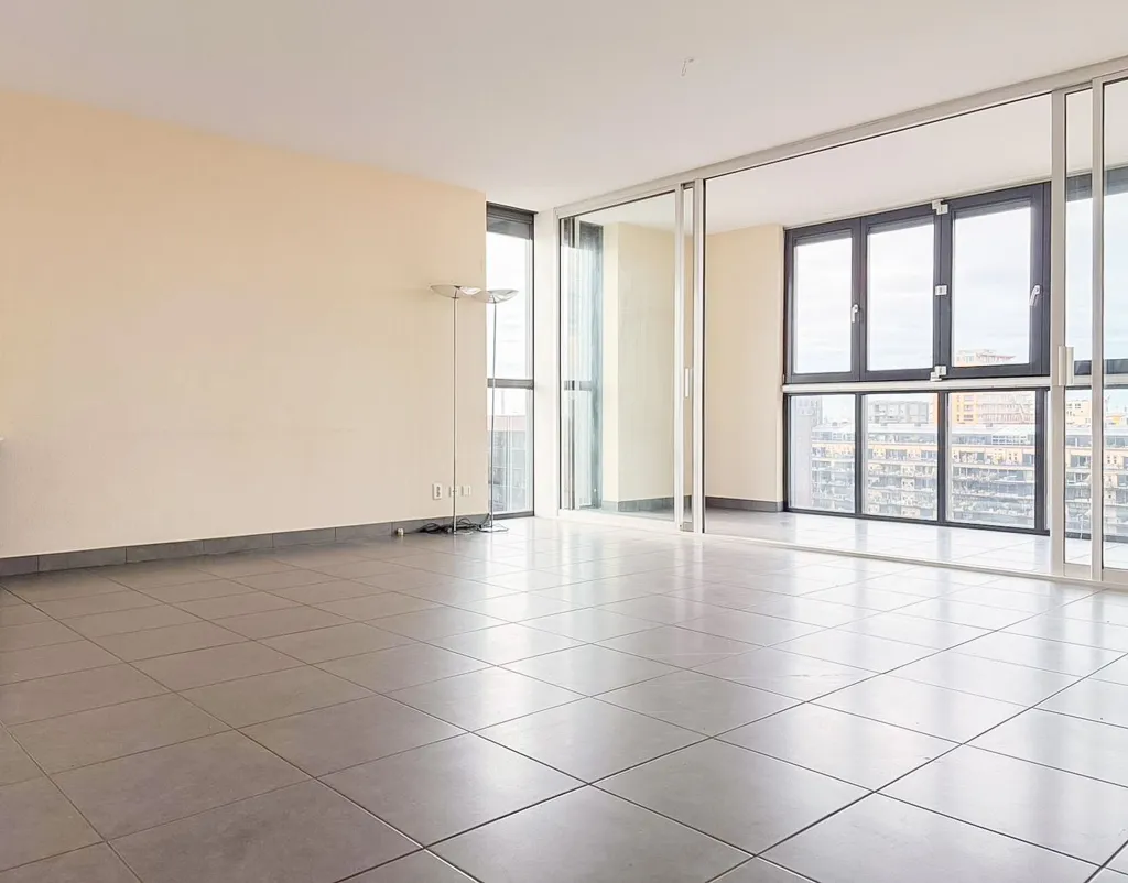 Séjour - Portiekflat with Balcony in Lloydkwartier