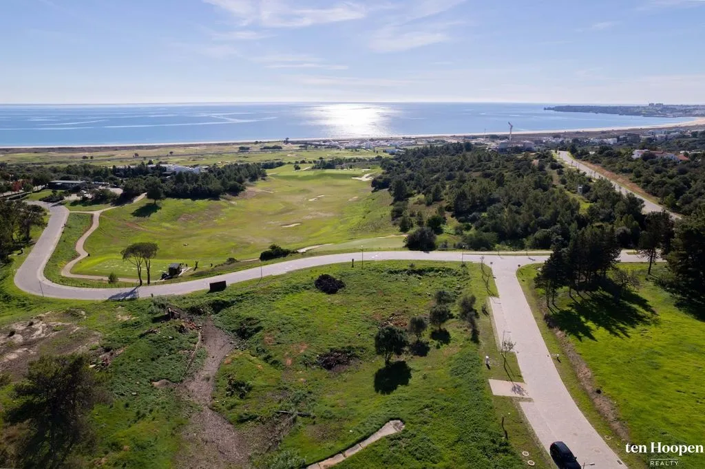 Õhuvaade - Development Land with Golf Course Access in Odiáxere