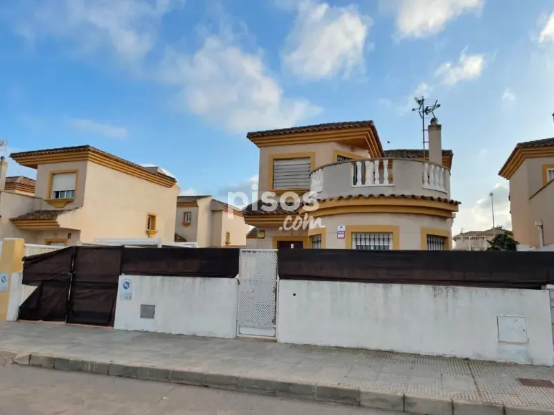 Exterior - 3-bedroom house in ES