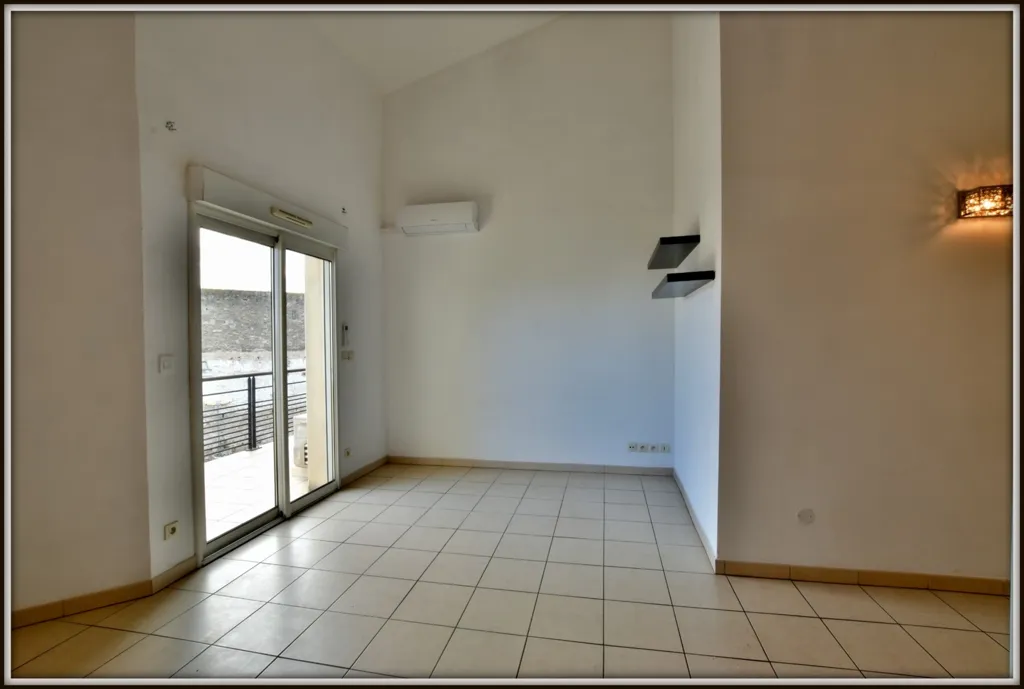 Toad - Pézenas Penthouse Flat with Mezzanine