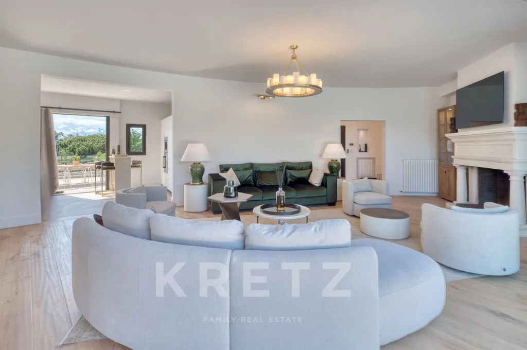 Séjour - Villa Rénovée avec Vue Mer à Cannes