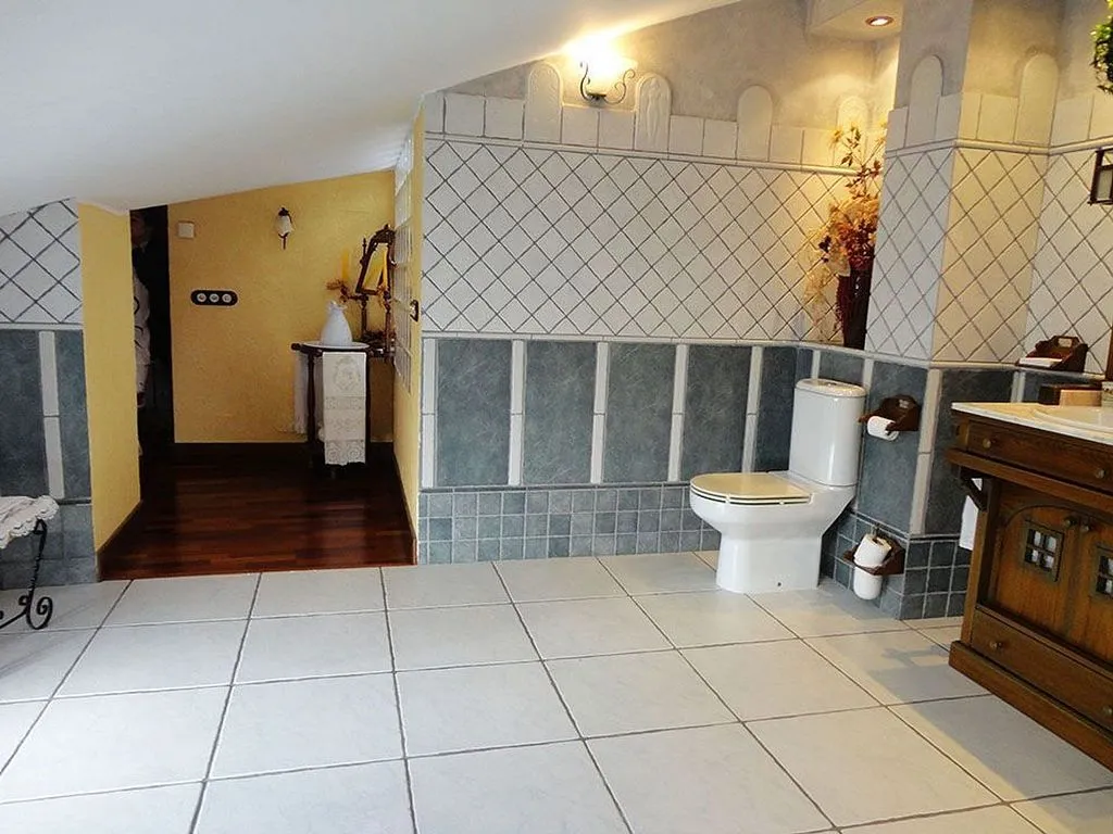 Salles de bain - Adosado with Rustic Decor in Riocavado de la Sierra