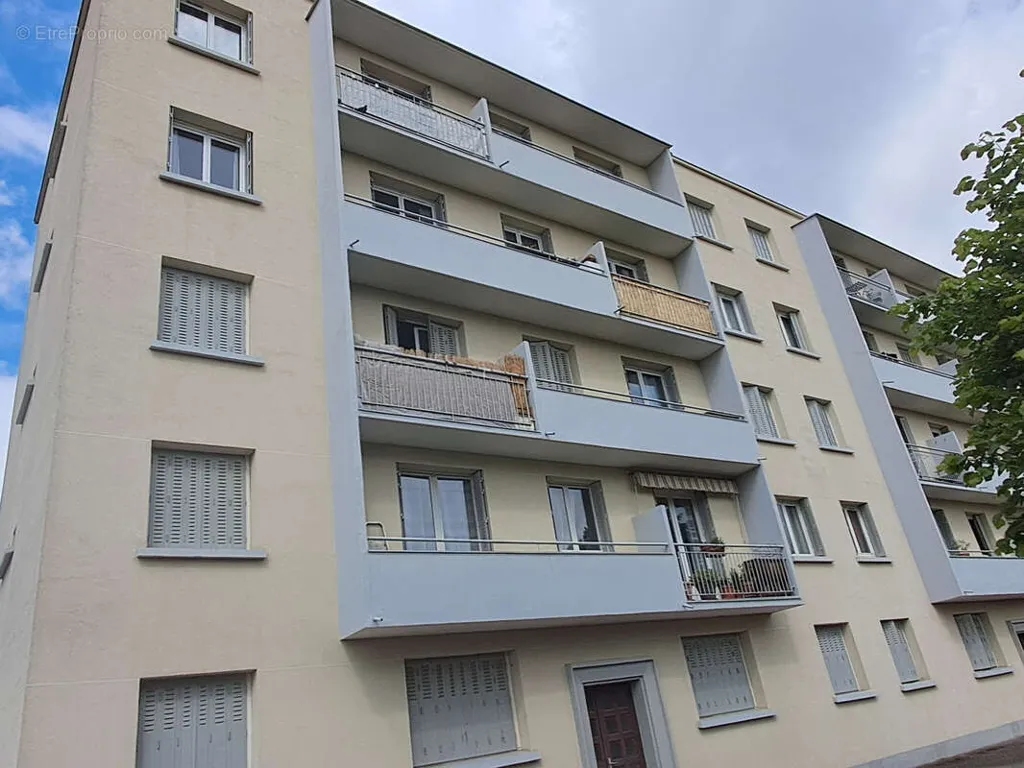 Välivaade - T2 with Balcony and Park View in Bron