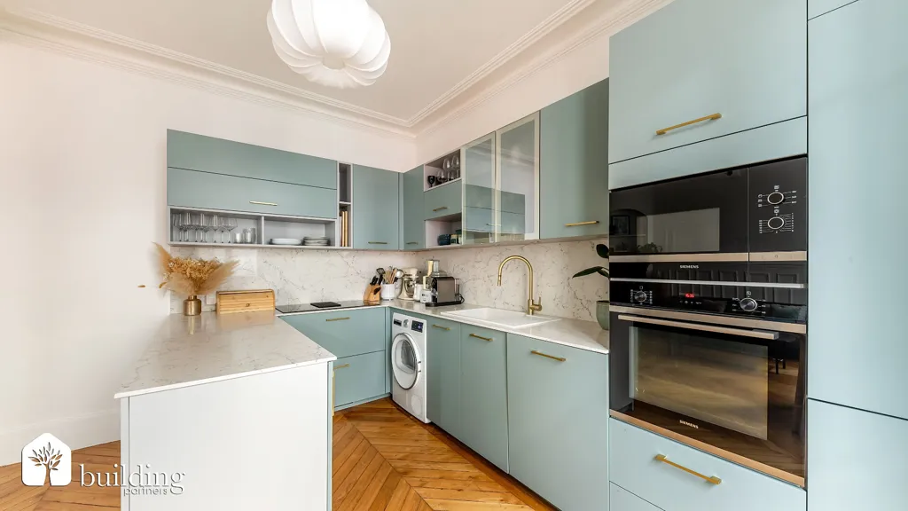 Cuisine - Appartement avec vue sur le marché à Levallois-Perret