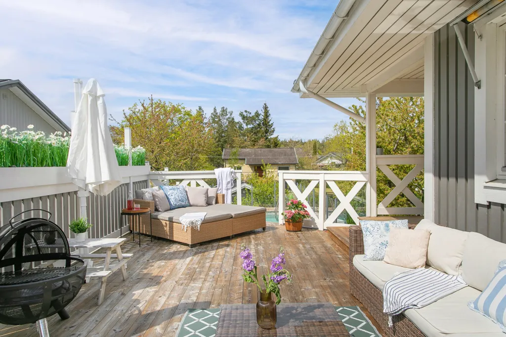 Terrasse - Modern Villa with Pool in Northern Lännersta