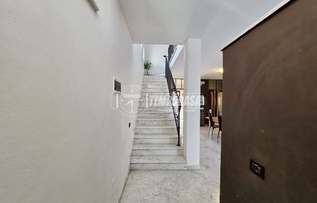 Esik - Rustic Villa with Garden in Castagnola, Massa